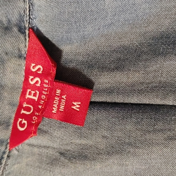 💚Guess Women's Denim sleeveless shirt - Picture 6 of 9